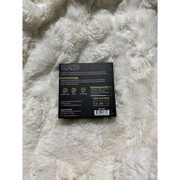 NEW DEFIANCE BEAUTY Satin Sovereign Bronzer in Goddess Glow FULL SIZE 7.5g - Picture 4 of 5